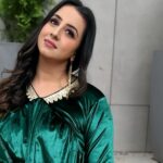 Sanjjanaa Instagram - you can truly feel like a work of art. The earth itself becomes your backdrop, providing a stunning and ever-changing canvas to showcase your beauty. With each step i take on this magnificent planet, i become one with nature, seamlessly blending into the breathtaking landscapes around me . The vibrant colors of the flowers and the gentle caress of the wind against your skin all contribute to the masterpiece that makes these potraits so beautiful . And when it adds the touch of elegance and style that comes from wearing outfits from @momzjoy, it elevates my presence to a whole new level. Their beautiful designs accentuate my natural grace and embrace me evolving form, allowing me to feel confident and radiant as i embrace the world as my studio. Whether it's a flowing dress that mirrors the movement of the waves, or a vibrant top that echoes the velvety hues of a sunset, each outfit from @momzjoy becomes a brushstroke on the canvas of my life. It enhances my beauty and celebrates the miracle of life growing with me . So, as you all explore the vast wonders of the earth, remember to embrace your own beauty and express it through the artistry of fashion. Let the earth be your studio, and let @momzjoy be your partner in creating unforgettable moments of beauty and style. Follow my son @princealarik & my team ... hairstylist @makeoverby__divya , my make up artist @magical_makeoverbygayihari. ❤️ Karnataka, Bangalore