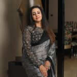 Sanjjanaa Instagram - I greatly appreciate adorning myself in the exquisite blouses crafted by @iyra_designstudio, under the guidance of the esteemed fashion designer Miss Rashmi. The distinctiveness of my designer's creations truly enhances my appearance and attire. Oh, I was so lucky to have @ss_makeover_by_suha work her magic on my makeup and hair. She's an absolute expert! Magnificent photographs have been captured by the talented Mr. Shashi of @katchi_studio. I proudly wear exquisite jewelry crafted by the brand @thanyafashion by miss vinutha yadav . Karnataka, Bangalore