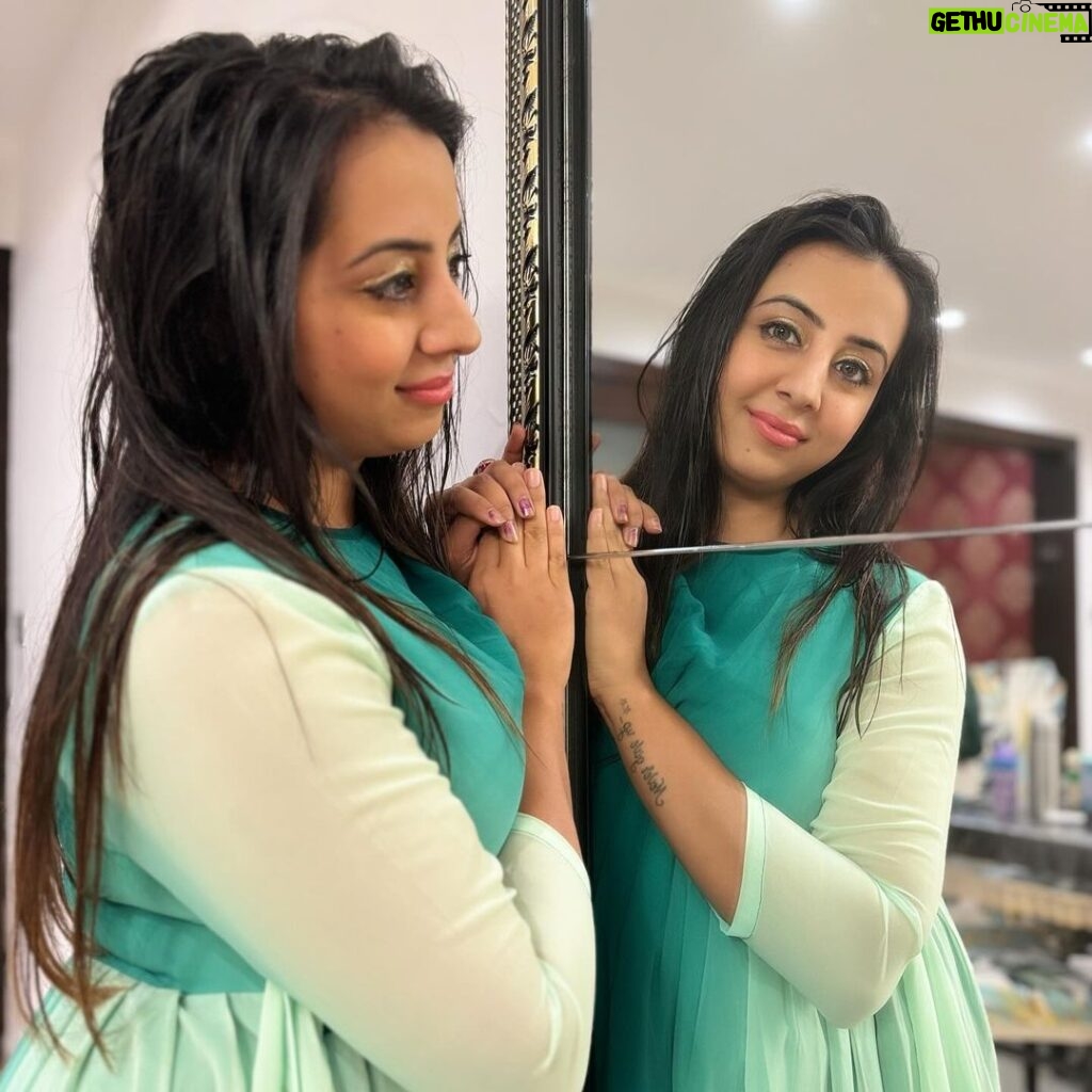 Sanjjanaa Instagram - Parenthood is indeed a journey filled with challenges and sacrifices, but it also brings countless joys and beautiful moments. It’s wonderful to see how effortlessly comfortable my outfit from @momzjoy looks while i am holding my baby in my arms. This showcases the versatility and practicality of clothing designed for @momzjoy , allowing me to attend various events while still being able to care for your little one with ease. Parenthood teaches us to embrace every moment and find beauty in the chaos. Enjoying these precious times with my baby and yet look super stylish like a Mom #diva wearing stylish attires from @momzjoy ! As an actress, my life has been consumed by self-centeredness, solely dedicated to my career, personal aspirations, and ambitions in the past. But, oh, how everything shifted when my beloved son, @PrinceAlarik, graced my existence with his presence. As I stepped into the realm of motherhood, a beautiful transformation occurred within me. It was as if a veil had been lifted, revealing a profound shift in my perspective. Suddenly, the needs and happiness of my precious child became the centerpiece of my world, eclipsing my own dreams and aspirations. This profound metamorphosis had far-reaching effects, intertwining with every facet of my existence. From the choices I made in my professional journey to the way I managed my time, everything now revolved around nurturing and cherishing my little one. With tender devotion, I embraced the path of motherhood, prioritizing the bonds of my cherished family above all else. The overwhelming bliss and deep affection that fills my heart for my beloved son are beyond measure. Every single moment spent with him holds profound significance, as I treasure the precious milestones and witness his remarkable growth and development ... Karnataka, Bangalore