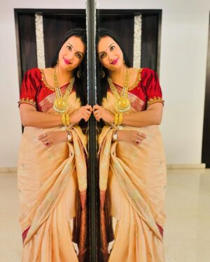 Sanjjanaa Instagram - So I happened to launch and host this wonderful meet and greet at @karigari.bangalore , #Karigari is an esteemed restaurant situated in #nammabengaluru , precisely within the #phoenixmallofasia , an illustrious and colossal shopping complex. Within its premises, this restaurant presents an unparalleled dining affair, skillfully intertwining traditional Indian gastronomy with contemporary culinary methods.

Karigari is known for its extensive menu curated by the esteemed celebrity chef @chefharpalsokhi . I am a very big foodie. I try to control myself a lot, but however, I sometimes really indulge in watching the recipes on YouTube on the very famous cookery show Namak Shamak by @chefharpalsokhi , harpal ji your recipes are so awesome. I have to tell you. You have magic in your golden fingers.  This menu proudly presents a diverse selection of genuine Indian delicacies, each representing the distinct flavors from different regions across the country. 

My list had an invitation for just 10 people including my family,  as I have evolved into becoming an introvert and I don’t believe in inviting hundreds of people whom I’m not close to , thanx @official_gurukiran ji , @laxmikrishnaofficial , @satishcadaboms , @geetika_bindana_ , @fodyssey & @amritadembla each and every one of your presence was so special and heartwarming ❤️ 

What caught my eye is there “suhaag raat ki kheer & mirchy ka halwa ... Not to forget there charcoal cheeze unique Paratha “ … and each and every dish was truely to crave for . 

In addition to the delectable food, Karigari offers excellent service, ensuring that guests have a memorable dining experience. The staff is attentive, knowledgeable, and ready to assist with any special requests or dietary requirements.

finally, what added a very emotional touch to this Event is the saree that I am wearing is given to me by my mother-in-law, and she used her young days … The blessing of the elders, really keep a smile on our face ❤️ Jewellry is from my real Jewellry collection .