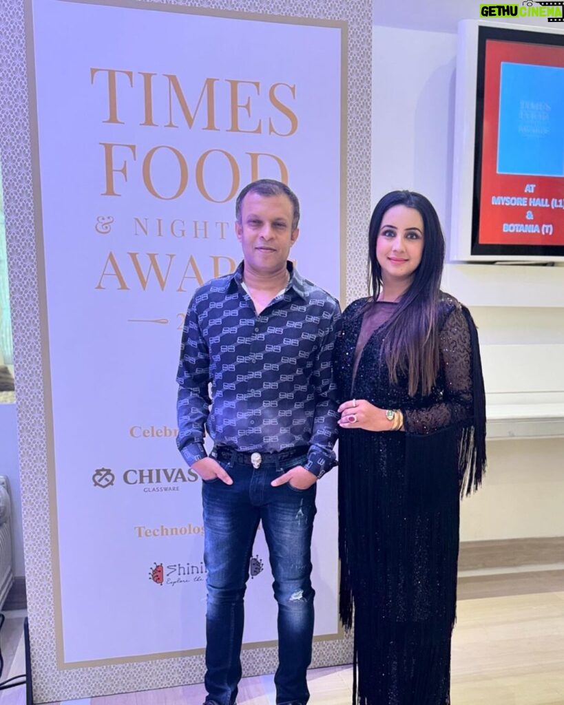 Sanjjanaa Instagram - Its Wonderful to be featured in today’s times of India ❤️@bangalore_times , it was a beautiful night of Glits and glamour and a lot a lot a lot of food @bangaloretimes.food , it was a lovely event organised by team Times Of India. Hats of your effort #toi . @ss_makeover_by_suha did my hair & make up , and my ravishing outfit was designed by @iyra_designstudio , my make up partners @official_dermacol_india , I was accessorised by @thanyafashion . Bengaluru is known for its vibrant social scene and entrepreneurial spirit. It's wonderful to see so many socialites and achievers coming together in the city. Congratulations to all the winners for their successful restaurant ventures in Namma ooru Bengaluru! The city's food scene is diverse and exciting, offering a wide range of culinary experiences for residents and visitors alike. Bangalore, India