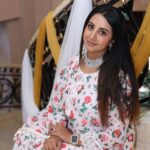 Sanjjanaa Instagram - The jewellery and the dress can go hand-in-hand in lighting each other up , just like the moon and the earth complement each other … ❤️ My beautiful maternity friendly lacy designer salwar is by India’s number 1 maternity brand @momzjoy , I am so overwhelmed to be there long time brand ambassador ❤️ As you all know and are consistently seeing I keep tagging many women Make Up Artist & many women Hair stylists , @ss_makeover_by_suha made me look so gorgeous in this beautiful attire . I love love being vocal for the local and one such jewellery designer and woman entrepreneur I support is Vinutha, the founder of @thanyafashion … her jewellery is truly beautiful. They have a wide range of traditional South Indian temple jewellery and contemporary jewellery too . I am wearing one such beautiful contemporary piece from her collection 🌸 I have been there and done that, from owning international brands with premium handbags or super premium shoes to having a luxury car, going on international luxurious vacations, and staying in the most extravagant hotels. Yes I have done it all. However, after experiencing this journey, I feel that it is very satisfying for us to prioritize Indian brands, especially start-ups, in order to help them grow. Do you agree that supporting local brands over international ones should be our priority? Karnataka, Bangalore