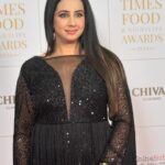 Sanjjanaa Instagram - Yesterday night was absolutely bliss as I happened to visit @timesfoodnightlife , event organised by the team of @bangalore_times …. I happened to bump into a lot of friends it was super fun , I am on a new diet, trying to restrict myself from overeating , so I hardly could indulged in lot in food but I am telling you this widespread of vegetarian food last night was to die for , there were easily about 600+ dishes spread across by all the winners of this year of the #timesfoodguide … My jewellery was by @thanyafashion It was Make Up Artist Suhas effort that made me look so beautiful @ss_makeover_by_suha My super sensational costume was by @iyra_designstudio 🥰 Karnataka, Bangalore