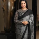 Sanjjanaa Instagram - I greatly appreciate adorning myself in the exquisite blouses crafted by @iyra_designstudio, under the guidance of the esteemed fashion designer Miss Rashmi. The distinctiveness of my designer's creations truly enhances my appearance and attire. Oh, I was so lucky to have @ss_makeover_by_suha work her magic on my makeup and hair. She's an absolute expert! Magnificent photographs have been captured by the talented Mr. Shashi of @katchi_studio. I proudly wear exquisite jewelry crafted by the brand @thanyafashion by miss vinutha yadav . Karnataka, Bangalore