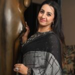 Sanjjanaa Instagram - I greatly appreciate adorning myself in the exquisite blouses crafted by @iyra_designstudio, under the guidance of the esteemed fashion designer Miss Rashmi. The distinctiveness of my designer's creations truly enhances my appearance and attire. Oh, I was so lucky to have @ss_makeover_by_suha work her magic on my makeup and hair. She's an absolute expert! Magnificent photographs have been captured by the talented Mr. Shashi of @katchi_studio. I proudly wear exquisite jewelry crafted by the brand @thanyafashion by miss vinutha yadav . Karnataka, Bangalore