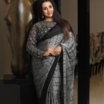 Sanjjanaa Instagram - I greatly appreciate adorning myself in the exquisite blouses crafted by @iyra_designstudio, under the guidance of the esteemed fashion designer Miss Rashmi. The distinctiveness of my designer's creations truly enhances my appearance and attire. Oh, I was so lucky to have @ss_makeover_by_suha work her magic on my makeup and hair. She's an absolute expert! Magnificent photographs have been captured by the talented Mr. Shashi of @katchi_studio. I proudly wear exquisite jewelry crafted by the brand @thanyafashion by miss vinutha yadav . Karnataka, Bangalore
