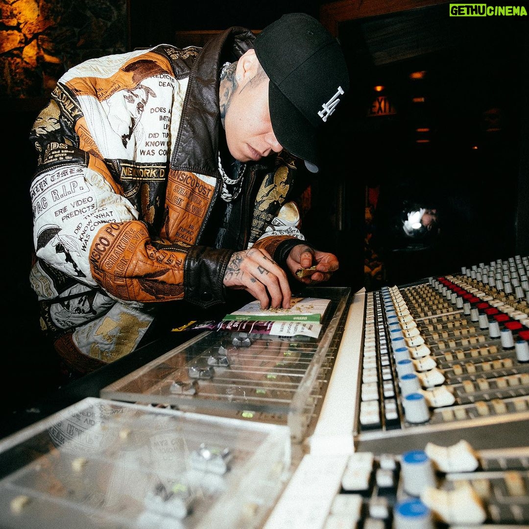Santa Fe Klan Instagram - Todo controlao 🇲🇽🔥 @aese13 📷 @473music_oficial @prajinmusicgroup Los Angeles, California