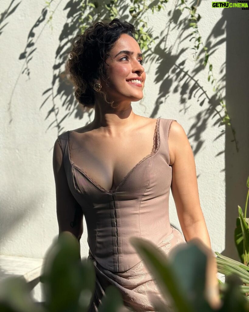 Sanya Malhotra Instagram - 🌻32🌻 I’m truly blessed for being surrounded by such amazing and kindhearted people. Thank you so much everyone for your love and warm wishes🥰 I appreciate it ✨