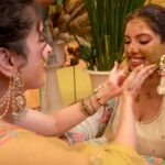 Sanya Malhotra Instagram - 💛💛💛 @sukritiandaakritiofficial @shriparamanijewels @sonisapphire