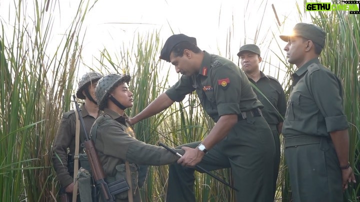 Sanya Malhotra Instagram - It was an honour to recreate Sam Manekshaw’s iconic moment with his Gorkha javans. The shot, this scene, has been an emotional and unforgettable one for all of us! #Samबहादुर in cinemas 1.12.2023 #SamIsHere #SamBahadur @meghnagulzar @vickykaushal09 @fatimasanashaikh @ronnie.screwvala @mohdzeeshanayyub @neerajkabi @realgovindnamdev @aanjjan.srivastav @bhavani.iyer @ishantanus @rsvpmovies @maharrshshah @zeemusiccompany