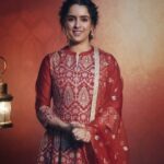 Sanya Malhotra Instagram – May your Diwali be filled with love, light and stunning styles from Kashish! ✨

Get your latest and elegant festive ensemble with Kashish, exclusively available at Shoppers Stop❤️

#ShoppersStop #KashishxSanya #SanyaMalholtra #Diwali #Diwali2023 #HappyDiwali
