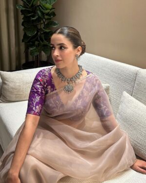 Sanya Malhotra Instagram - 💜

📸 Sushila didi🥰