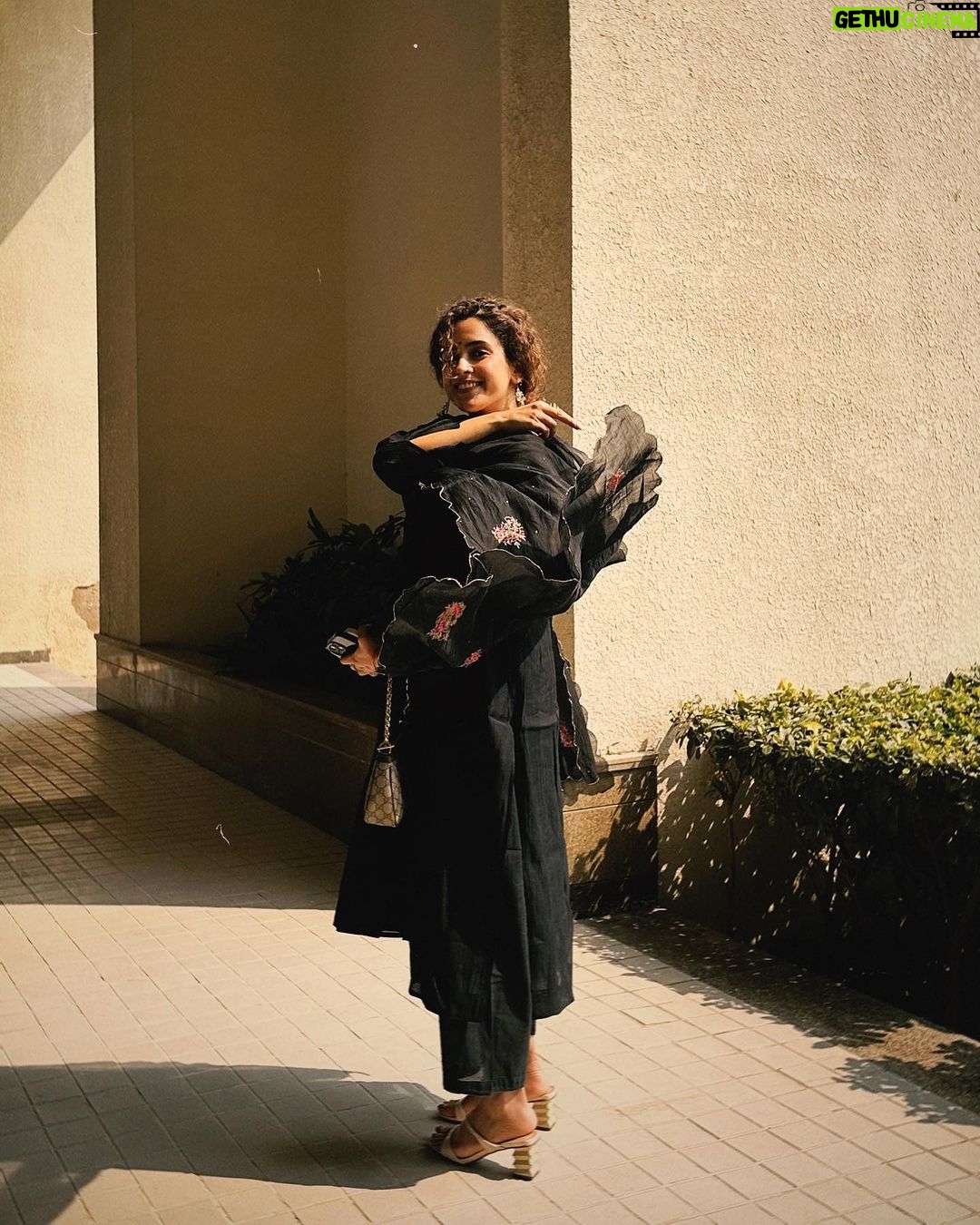 Sanya Malhotra Instagram - . . 👋🏼October