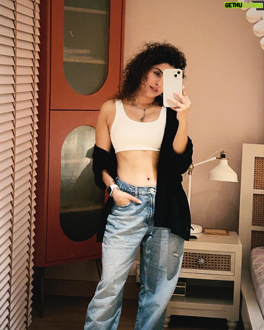 Sanya Malhotra Instagram - . . 👋🏼October