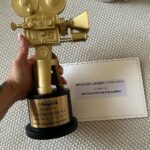 Sanya Malhotra Instagram - Kathal 🍈 toh bandar 🐒 le gaya aur Mahima legayi award 🏆 Thank you @realbollywoodhungama for the Best Actor award for a film so close to my heart. This one is for my director sahab @yashowardhanm, my family at Sikhya @guneetmonga @achinjain20, @ektarkapoor @ruchikaakapoor and @netflix_in ❤️ #KathalonNetflix