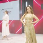 Sanya Malhotra Instagram - Sanya Malhotra graced the runway at Professional Beauty India, flaunting the stunning Sandstone Ombreyage hair colour. ✨ This beautiful look is inspired from the earthy tones of nature with an infusion of cool and warm notes. Be a part of the of the Dimension that breaks all norms! Because the hair colour you wear doesn’t see gender, race, size or skin. #coloursareforall #Godrejprofessional #HairColour #Dimension #Ombreyage