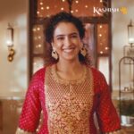 Sanya Malhotra Instagram – Iss tyohar, kuch naya karte hai! ✨

Introducing the Kashish festive collection where each piece seamlessly weaves together lively festive hues and imaginative designs. It’s about embracing fresh Diwali traditions and painting our celebrations with new colours🪔 #TyoharkiNayiKashish

Head to your nearest Shoppers Stop Store, the website and the app and grab the exclusive Kashish festive collection today 🛍️

#ShoppersStop #KashishxSanya #diwali #fashion #diwalifashion #indianwear #anarkali #diwali2023 #womensfashion