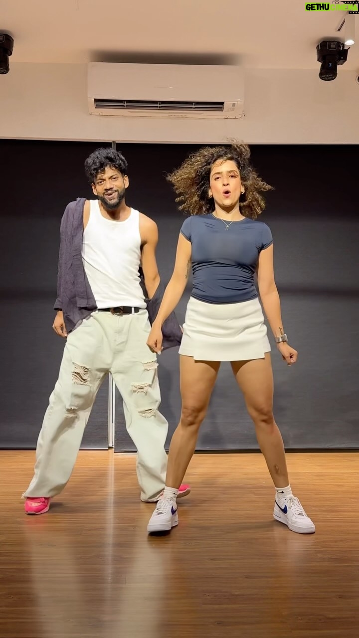 Sanya Malhotra Instagram - Which song should we do next ? #SaSha . #shazebsheikhchoreography with @sanyamalhotra_ 🌹 at @tangerineartsstudio 🧡. Tangerine Arts Studio