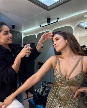 Sanya Malhotra Instagram - ✨✨✨ 
@godrejprofessional @nikhitatandon @shailesh_moolya @natasha_mathias_