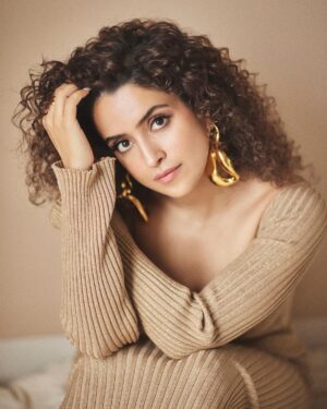Sanya Malhotra Instagram - 🫶🏽✨