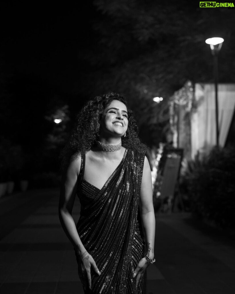 Sanya Malhotra Instagram - 🪩 1⃣ 2⃣ 3⃣ 4⃣🪩 Get on the dance 💃🏻 floor @rohitgandhirahulkhanna @amarisbyprernarajpal