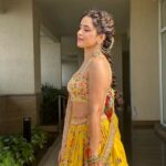 Sanya Malhotra Instagram - 💛💛💛 @sukritiandaakritiofficial @shriparamanijewels @sonisapphire