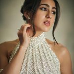 Sara Ali Khan Instagram – Pearls don’t lie on the seashore, if you want one, you must dive for it 🦪🗝️🔐