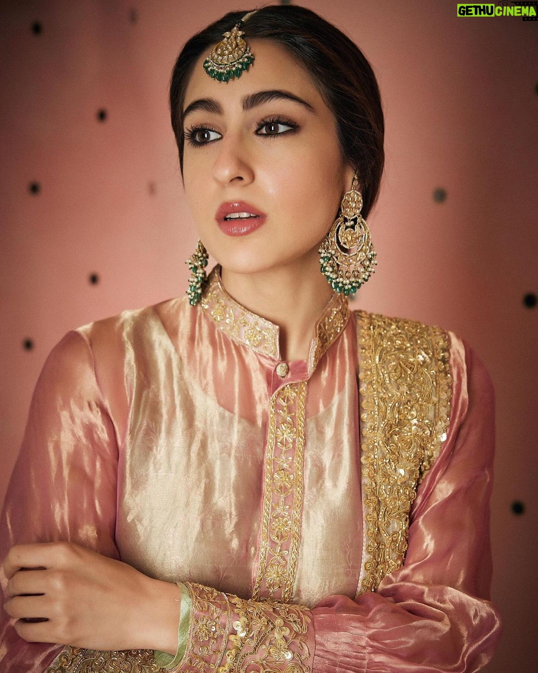 Sara Ali Khan Instagram - Thank you Badi Amma for the loveliest traditional Zardosi gold border πΈ Everyone knows sheβs the epitome of grace and royalty- everyone always adored her π₯° Thank you @manishmalhotraworld @manishmalhotra05 for recreating this style, adding your sparkle and giving it order πβ¨ And thank you @______iak______ for just being the most regally handsome brother in @raghavendra.rathore and posing with your sister who behaves like a recorder π€£πΉπΈ And of course @rohanshrestha @adrianjacobsofficial @aasifahmedofficial a heartfelt special thanks is totally in order ππ»π€π«