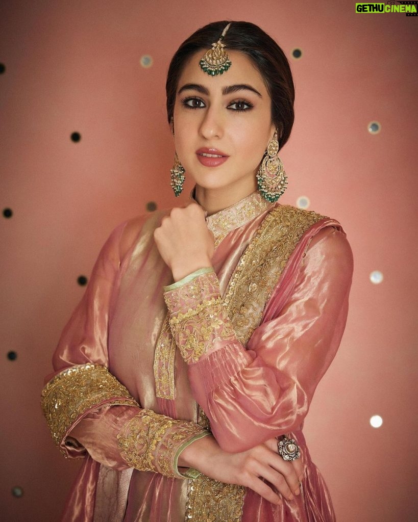 Sara Ali Khan Instagram - Thank you Badi Amma for the loveliest traditional Zardosi gold border 👸 Everyone knows she’s the epitome of grace and royalty- everyone always adored her 🥰 Thank you @manishmalhotraworld @manishmalhotra05 for recreating this style, adding your sparkle and giving it order 💝✨ And thank you @______iak______ for just being the most regally handsome brother in @raghavendra.rathore and posing with your sister who behaves like a recorder 🤣📹📸 And of course @rohanshrestha @adrianjacobsofficial @aasifahmedofficial a heartfelt special thanks is totally in order 🙏🏻🤗🫂