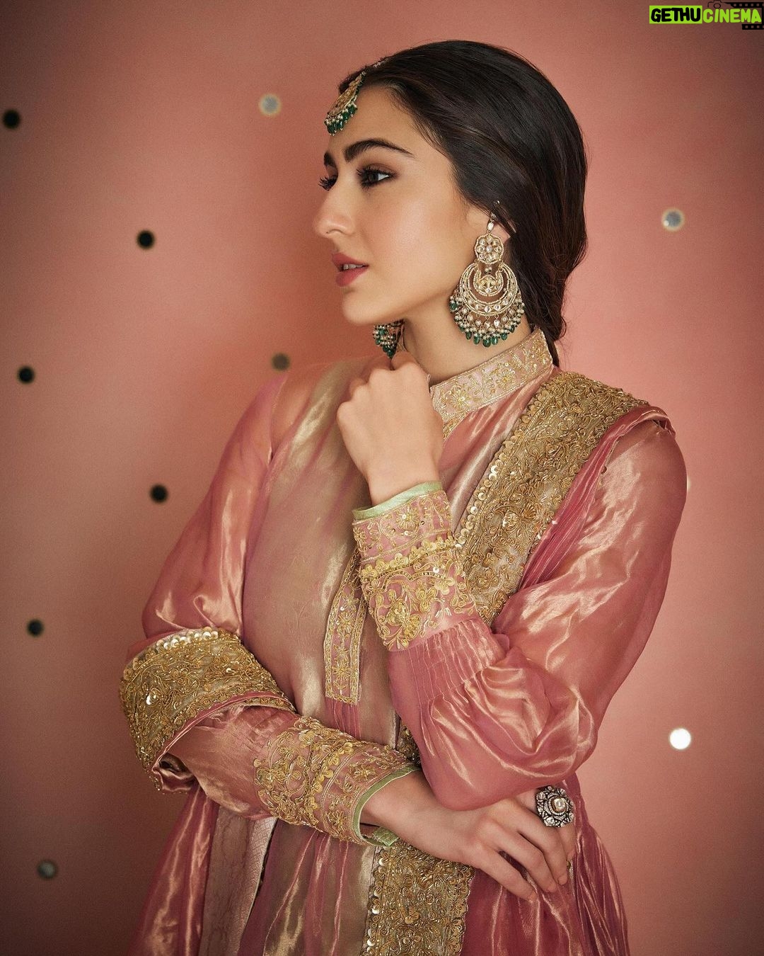 Sara Ali Khan Instagram - Thank you Badi Amma for the loveliest traditional Zardosi gold border πΈ Everyone knows sheβs the epitome of grace and royalty- everyone always adored her π₯° Thank you @manishmalhotraworld @manishmalhotra05 for recreating this style, adding your sparkle and giving it order πβ¨ And thank you @______iak______ for just being the most regally handsome brother in @raghavendra.rathore and posing with your sister who behaves like a recorder π€£πΉπΈ And of course @rohanshrestha @adrianjacobsofficial @aasifahmedofficial a heartfelt special thanks is totally in order ππ»π€π«
