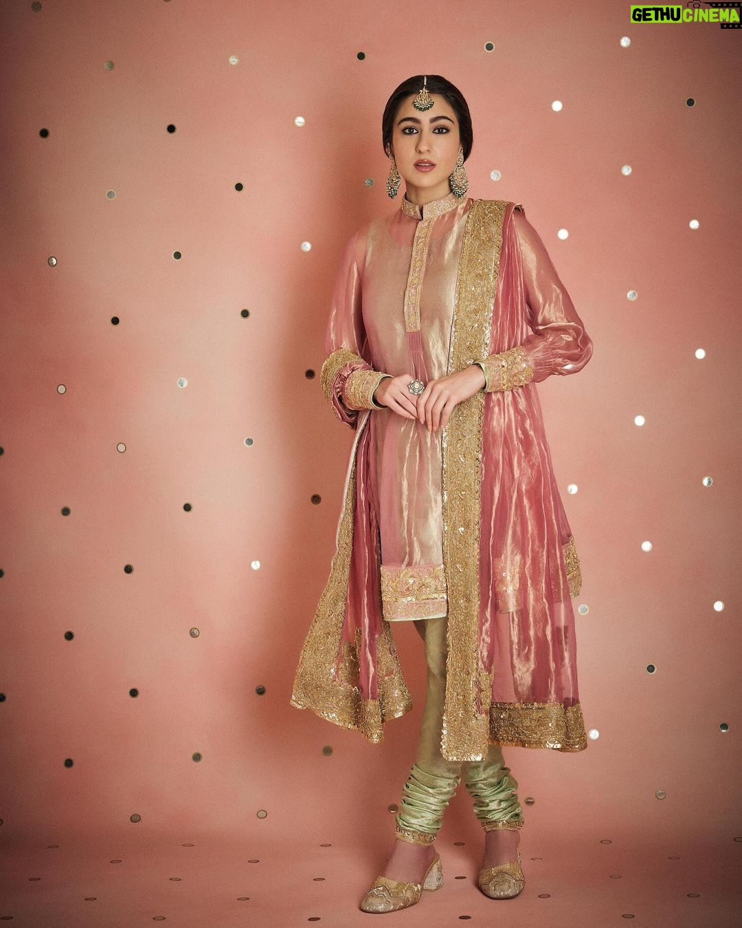 Sara Ali Khan Instagram - Thank you Badi Amma for the loveliest traditional Zardosi gold border πΈ Everyone knows sheβs the epitome of grace and royalty- everyone always adored her π₯° Thank you @manishmalhotraworld @manishmalhotra05 for recreating this style, adding your sparkle and giving it order πβ¨ And thank you @______iak______ for just being the most regally handsome brother in @raghavendra.rathore and posing with your sister who behaves like a recorder π€£πΉπΈ And of course @rohanshrestha @adrianjacobsofficial @aasifahmedofficial a heartfelt special thanks is totally in order ππ»π€π«