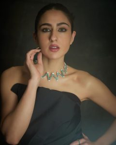 Sara Ali Khan Instagram - ♠️♟️💣🗝️♾️