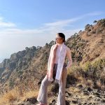 Sara Ali Khan Instagram - Oh Pine 🌲 Will you be mine? 🥰 In nature you’re closest to the divine ☮️ Sometimes sunkissed sometimes under moonshine 🌝