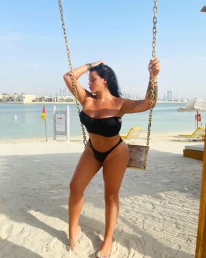 Sarah Fraisou Instagram - Ma vie m’appartient continuer de jacter pendant que le soleil caresse ma peaux bizz de Dubaï et mes abonnés vous est moi ont ce sais je vous aimes ❤️❤️❤️💋💋💋 #haters  #seumlard #dubailife #picoftheday #jemenfous #jemenmoque #çametegale #sun #fun #life