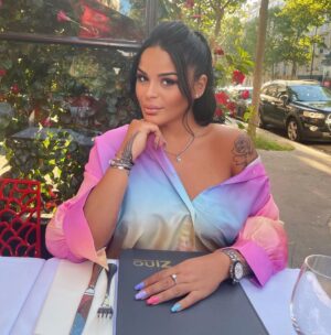 Sarah Fraisou Instagram - Petite pause au restaurant en tête-à-tête chaque couple en as besoin vas-tu au restaurant avec ton mec ? #picoftheday @zino.ristorante #paris #italien #love #couplegoals