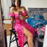 Sarah Fraisou Instagram - 💖💖💖 love my life 💖💖💖 ma nouvelle devise voir la vie en rose #pictureoftheday #love #lifestyle #rose #outfit #paris #girl