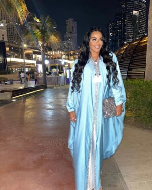 Sarah Fraisou Instagram - Dubaï night 🌎quel est ta préférée 1,2ou 3 ? #dubailife #jbrbeach #picoftheday #louisvuitton #walk #blue @noojoumlenses