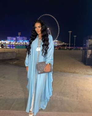 Sarah Fraisou Instagram - Dubaï night 🌎quel est ta préférée 1,2ou 3 ? #dubailife #jbrbeach #picoftheday #louisvuitton #walk #blue @noojoumlenses