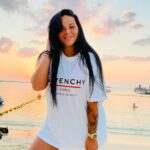 Sarah Fraisou Instagram – Ce sourire transmet tellement d’amour ces pour sa que je vous le partage pour tous les gens qui me suivent depuis longtemps je vous aime ♥️ et ceux sui m’aime pas je vous aime aussi car il faut de tous pour faire un monde ♥️♥️♥️#pictureoftheday #dubai #life #smile Train beach club
