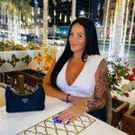 Sarah Fraisou Instagram – Juste un moment au resto 💋💋 quel est ton resto préféré ? ( perso moi ce soir marocain ) #pictureoftheday #dubai🇦🇪 #restaurant #maroc Bab al Mansour