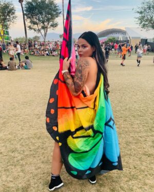 Sarah Fraisou Instagram - 🌈Un grand merci @aufeminin 🌈 très prochainement nos aventures sur @mytf1_off #coachella #palmsprings #picoftheday #life #2019 #lifestyle #butterfly @wevents.wesley
