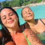 Sarah Fraisou Instagram – Ma vie, mon cœur ,mon souffle ,mon tout … je t’aime ❤️ profiter de vos mamans faite la kiffer vous allez voir c quoi le bonheur ❣️❣️❣️❣️#mom #familygoals #family #2019 #picoftheday #frenchgirl #fun #sun #thailand #phuket