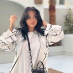 Sarah Fraisou Instagram - 🤍#photooftheday #white #dubai #tunisia #girl #lifestyle #outfit #abaya Dubai, United Arab Emirates