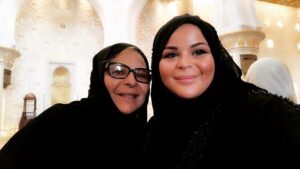 Sarah Fraisou Instagram - #mymother #mylife ❤️❤️❤️❤️🇦🇪🇦🇪🇦🇪🇦🇪 #abudhabi #abudhabigrandmosque
