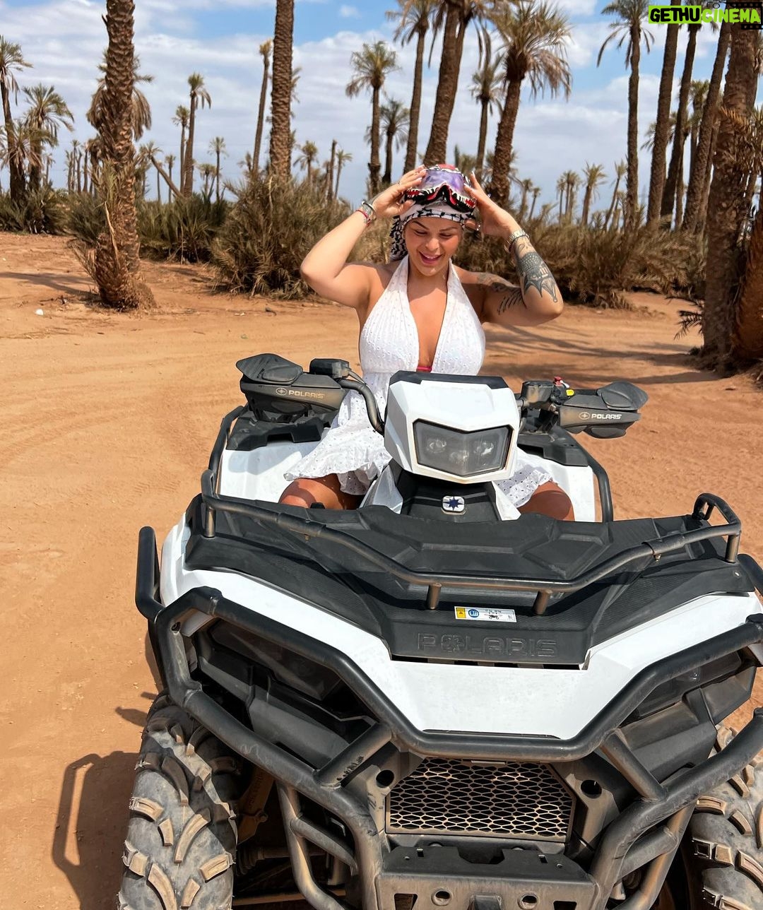 Sarah Fraisou Instagram - ✌🏻Simplement moi sur un quad ✌🏻#picoftheday #quad #fun #sun #marrakesh #girl #moto #frenchie Marrakech