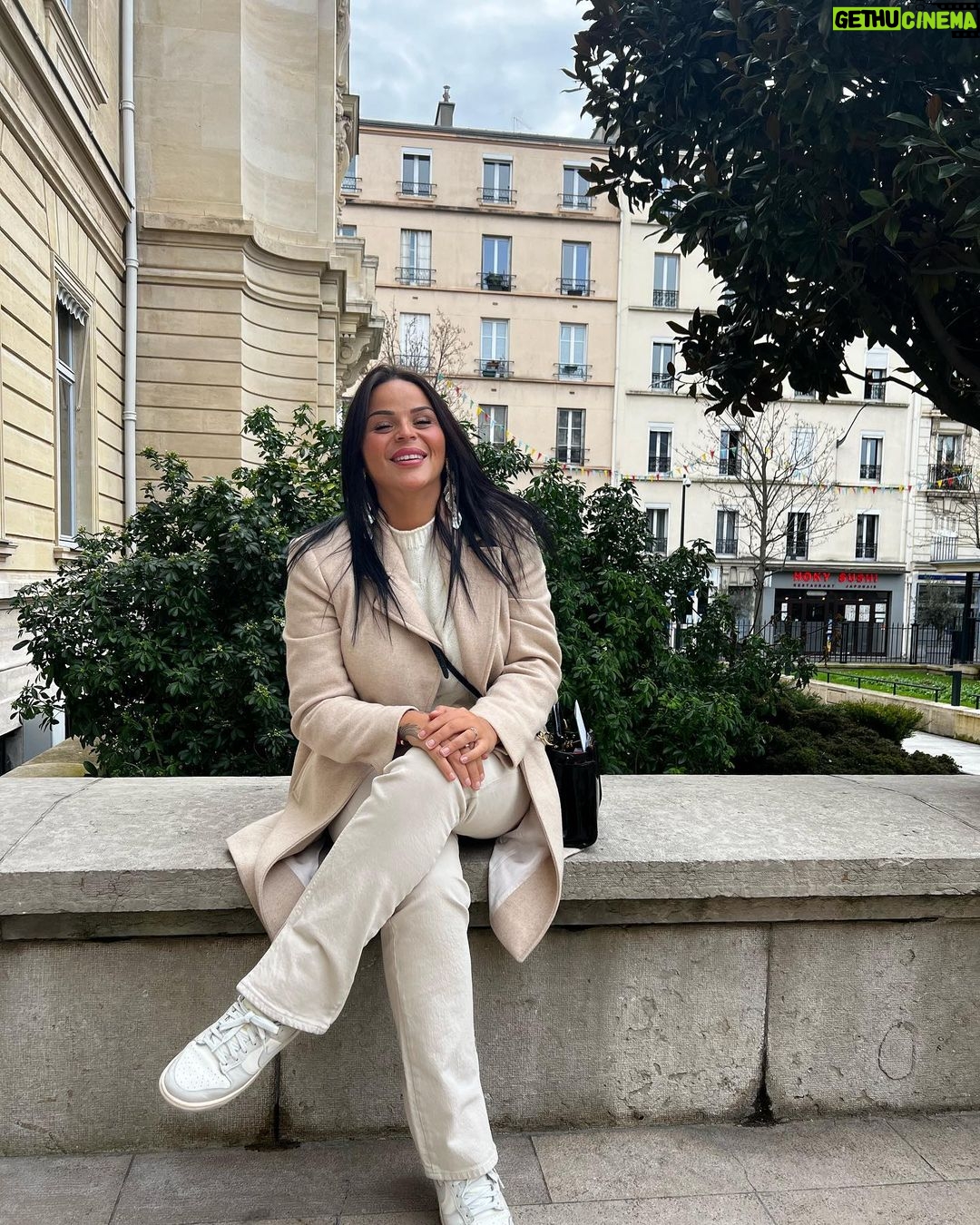 Sarah Fraisou Instagram - Paris 🇫🇷 #pictureoftheday #parís #french #mood #lifestyle #simple #love #smile Paris, France