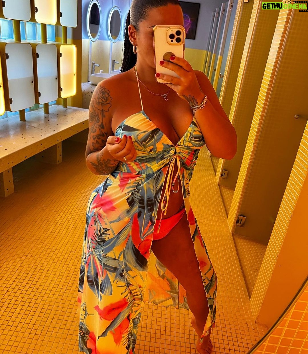 Sarah Fraisou Instagram - ποΈππΈπΊ #picoftheday #color #funny #thailand #pink #love #life #smile Zippy Day Club