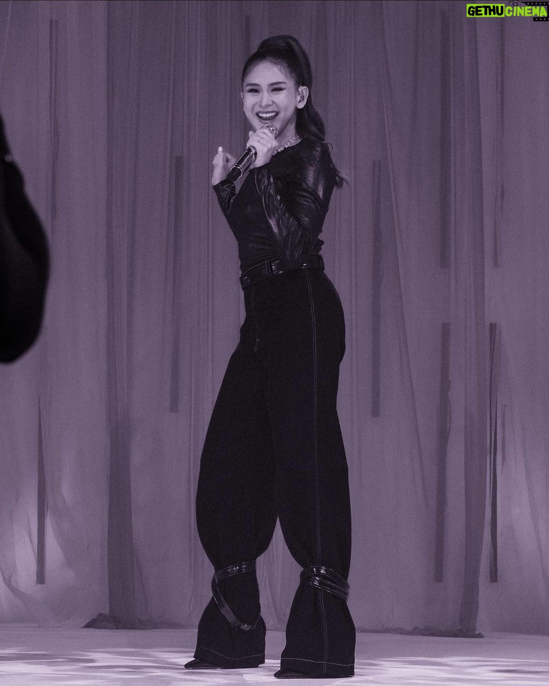 Sarah Geronimo Instagram - Salamat mga ka Lazada! Sa susunod muli🙂