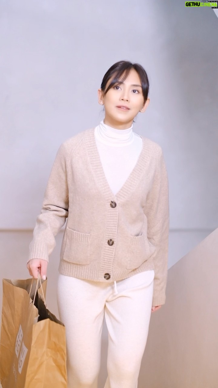 Sarah Geronimo Instagram - I always make sure I’m prepared whenever I travel. That’s why HEATTECH pieces from @uniqlophofficial are always on my checklist along with my light souffle yarn cardigan, making it my must-have travel combo. HEATTECH doesn’t just keep me warm and stylish, it’s also really light which makes it a perfect companion for traveling! So excited for our holiday season trip this year with new HEATTECH items! #UniqloPH #LifeWear
