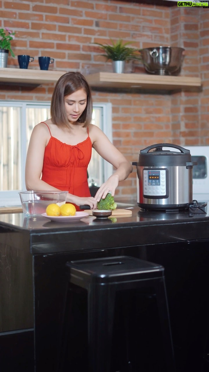 Sarah Geronimo Instagram - As easy as 1-2-3, I can cook any dish I want tulong ng Hanabishi Electric Pressure Cooker ko! Kahit anong recipe man yan, siguradong kayang-kaya ng kapartner ko ❤️ @myhanabishi